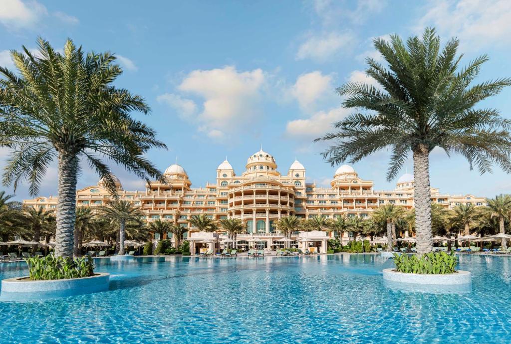 تور دبی با هتل Raffles The Palm
